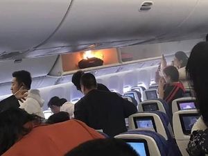 Detik-detik Powerbank Terbakar di Kabin Pesawat Maskapai China