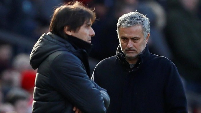 Soccer Football - Premier League - Manchester United vs Chelsea - Old Trafford, Manchester, Britain - February 25, 2018   Manchester United manager Jose Mourinho walks past Chelsea manager Antonio Conte as he comes out for the second half   Action Images via Reuters/Jason Cairnduff    EDITORIAL USE ONLY. No use with unauthorized audio, video, data, fixture lists, club/league logos or 
