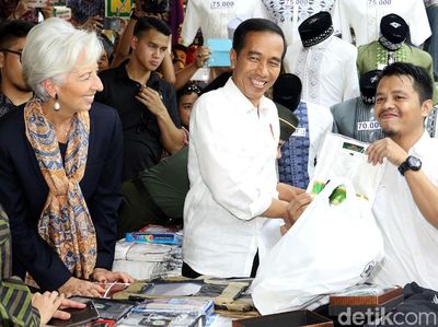 Ajak Bos IMF ke Pasar Tanah Abang, Jokowi Semringah Banget