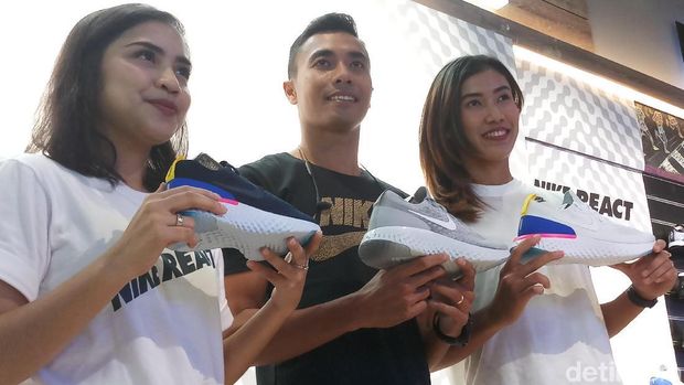 Prizka Rahmanisa, Jauhari Johan, dan Emilia Nova di peluncuran Nike Epic React beberapa waktu lalu.