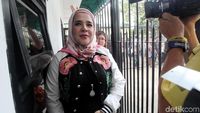 Fitria Sukaesih Datangi Polda Metro Jaya