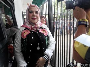 Fitria Sukaesih Datangi Polda Metro Jaya
