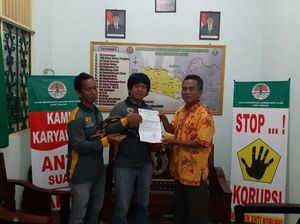 Penangkaran Tunggu Pemilik Ular yang Lepas di KA Kertajaya Penangkaran Tunggu Pemilik Ular yang Lepas di KA Kertajaya