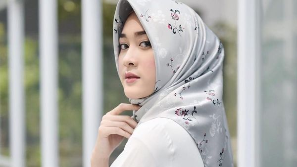 Foto: 10 Potret Cantik Raudha Kasmir, Finalis Berhijab Miss Indonesia 2018