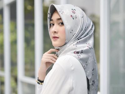 Foto: 10 Potret Cantik Raudha Kasmir, Finalis Berhijab Miss Indonesia 2018