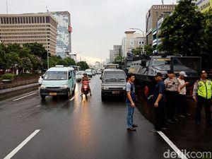Polisi Gelar Apel Jelang Sidang Pemeriksaan Berkas PK Ahok Polisi Gelar Apel Jelang Sidang Pemeriksaan Berkas PK Ahok