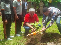 20 Pemuda se Indonesia Dilatih Jadi Petani ala Jepang di Banyuwangi