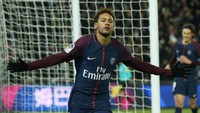 Neymar yang diboyong Paris Saint-Germain dari Barcelona seharga Rp 3,5 triliun pada musim panas lalu, dirumorkan bakal langsung hengkang lantaran tidak bahagia di Paris. Isunya adalah Neymar bergabung dengan Madrid yang sudah lama mengincarnya atau kembali ke Barcelona. (Foto: Stephane Mahe/Reuters)