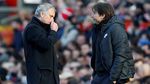 Foto: Momen Jabat Tangan Mourinho-Conte di Old Trafford