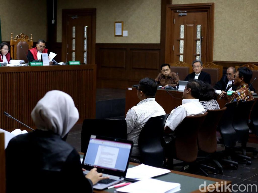 Saksi: Ponakan Novanto Bilang Berat, Senayan Minta 7 Persen Saksi: Ponakan Novanto Bilang Berat, Senayan Minta 7 Persen