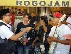 Bareng Pengamen, Gus Ipul Nyanyi Kabeh Sedulur Bahasa Using