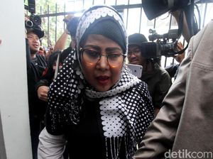 Elvy Sukaesih Mangkir Lagi, Mega Makcik Lihat Celah Pidana Elvy Sukaesih Mangkir Lagi, Mega Makcik Lihat Celah Pidana