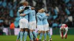 Foto: City Angkat Trofi Pertamanya Musim Ini