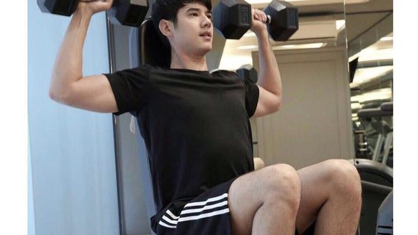 Begini Olahraganya Si Muka Imut Tapi Berotot Mario Maurer