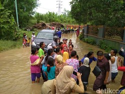 2 Tanggul di Brebes Jebol, Rumah Warga di 12 Desa Kebanjiran