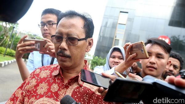 Diperiksa KPK, Eks Sekda Kota Malang Tertunduk Lesu