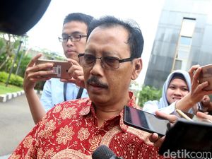 Diperiksa KPK, Eks Sekda Kota Malang Tertunduk Lesu