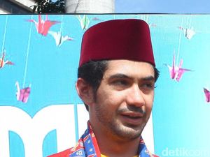 Reza Rahadian Berbaju Adat Betawi, Makin Mirip Bang Ben? Reza Rahadian Berbaju Adat Betawi, Makin Mirip Bang Ben?