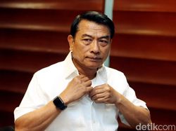 Jokowi Copot Moeldoko atau Tidak?