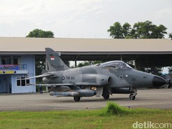 Pesawat Tempur TNI AU Jatuh di Riau, Pilot Keluar dengan Kursi Lontar