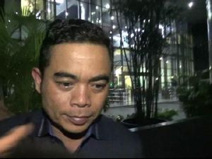 Ketua DPRD Lampung Tengah Irit Bicara Usai Diperiksa KPK Ketua DPRD Lampung Tengah Irit Bicara Usai Diperiksa KPK