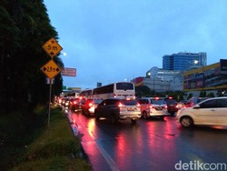 Sudah Pakai Non Tunai, Masuk Tol Jakarta-Cikampek Masih Macet
