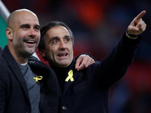 Guardiola Diminta Berhenti Pakai Pita Kuning