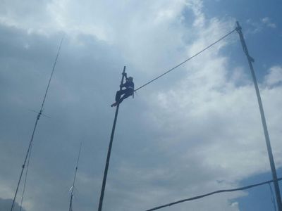 Foto: Lais, Seni Ekstrem Bergelantungan di Atas Seutas Tali
