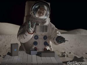 Unboxing Galaxy S9+ di Bulan