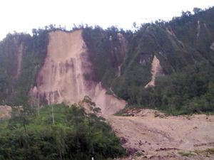 Foto: Gempa 7,5 SR Picu Longsor dan Kerusakan Jalan di Papua Nugini