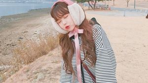 15 Potret Memesona Ibu Dua Anak yang Terlihat Seperti Siswa SMA