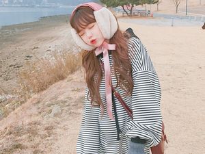 15 Potret Memesona Ibu Dua Anak yang Terlihat Seperti Siswa SMA 15 Potret Memesona Ibu Dua Anak yang Terlihat Seperti Siswa SMA