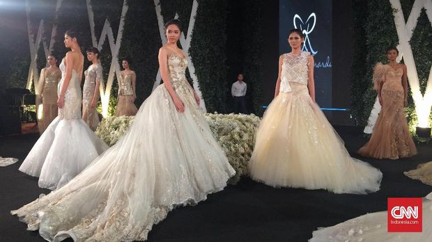 Inspirasi Gaun Pengantin 'Klasik' ala Rusly Tjohnardi