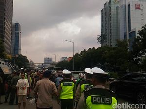 Sidang PK Ahok Selesai, Massa di Depan PN Jakut Bubar Sidang PK Ahok Selesai, Massa di Depan PN Jakut Bubar