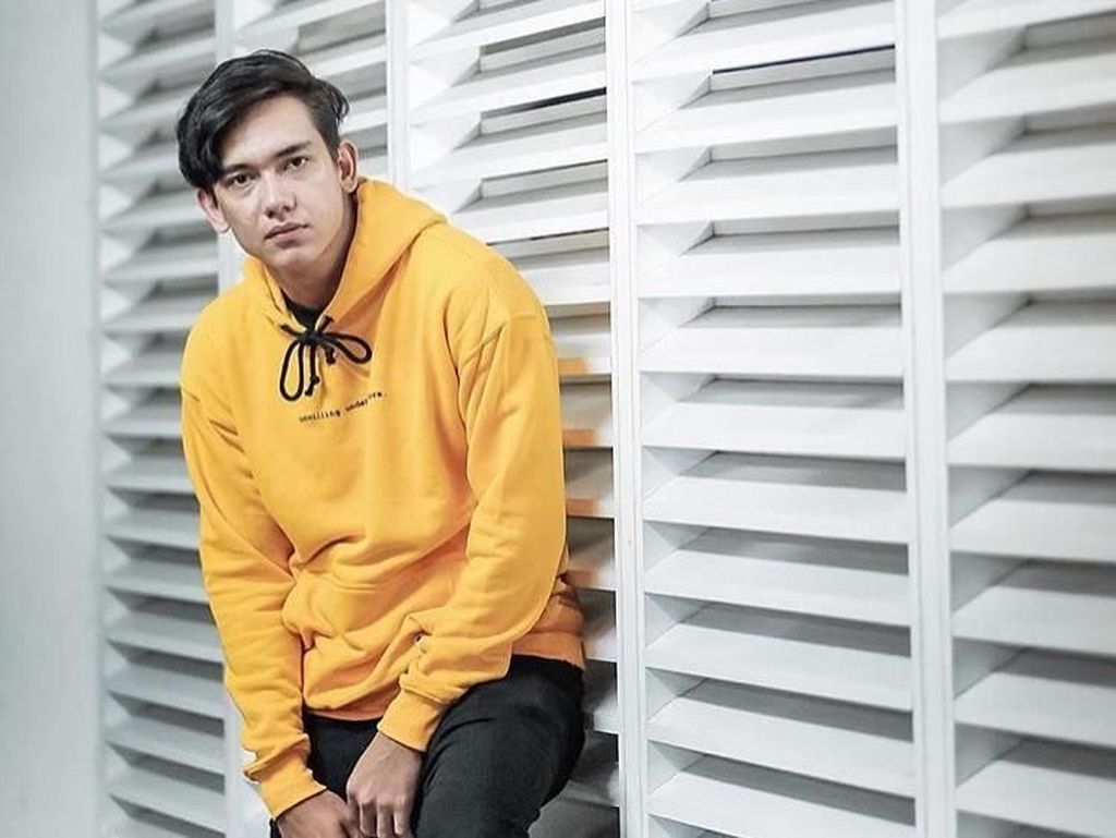 Gaya Adipati Dolken Vs Iqbaal Ramadhan, Siapa yang Lebih Dipilih Vanesha? Gaya Adipati Dolken Vs Iqbaal Ramadhan, Siapa yang Lebih Dipilih Vanesha?