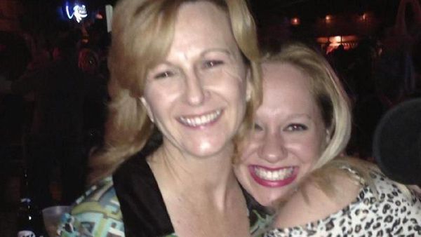 Foto: Seorang Ibu dan Putrinya Berjibaku Lawan Perampok Toko Mereka