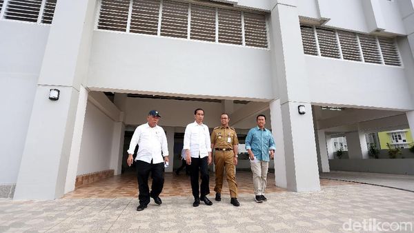 Foto: Jokowi-Anies Tinjau Wisma Atlet