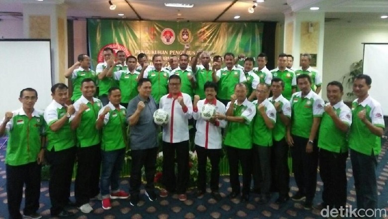 Kemenpora Kukuhkan Forum Pembinaan Sekolah Sepakbola Indonesia Kemenpora Kukuhkan Forum Pembinaan Sekolah Sepakbola Indonesia