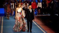 Saat Gigi Hadid Rancang Busana Terinspirasi Formula 1 untuk Tommy Hilfiger