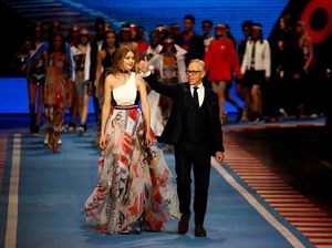 Saat Gigi Hadid Rancang Busana Terinspirasi Formula 1 untuk Tommy Hilfiger