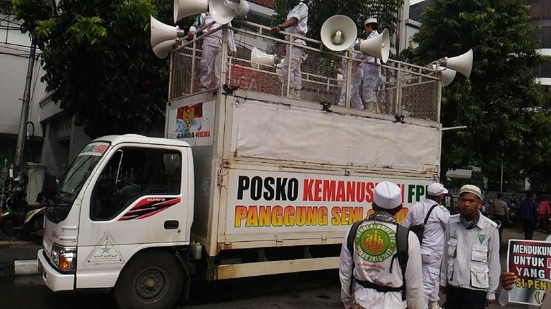Foto: Massa Pro-Kontra PK Ahok Mulai Datangi PN Jakut