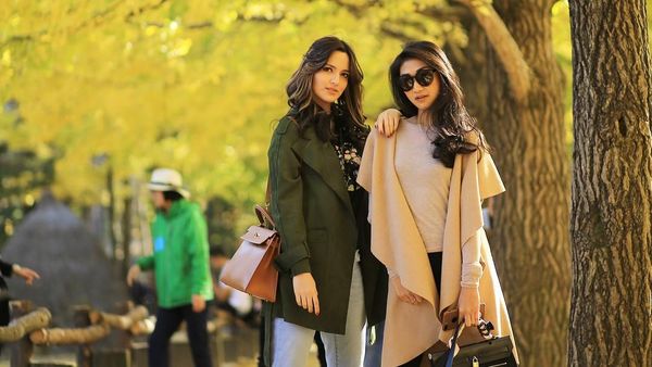 Foto: Gaya Nia Ramadhani dengan Koleksi Tas yang Lebih Mahal dari Mobilmu