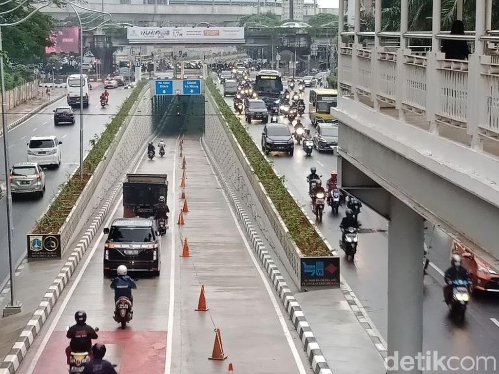 Underpass Lebak Bulus Masih Diuji Coba 1 Lajur, Lalin Ramai Lancar Underpass Lebak Bulus Masih Diuji Coba 1 Lajur, Lalin Ramai Lancar