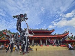 Pertunjukan Barongsai dalam perayaan imlek