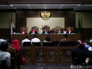 Miryam Disebut Bagikan Rp 30 Juta ke Tiap Anggota Komisi II Miryam Disebut Bagikan Rp 30 Juta ke Tiap Anggota Komisi II
