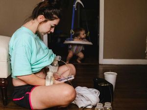 Awalnya Sulit Menyusui, Sekarang Ibu Ini Bisa Donorkan ASI