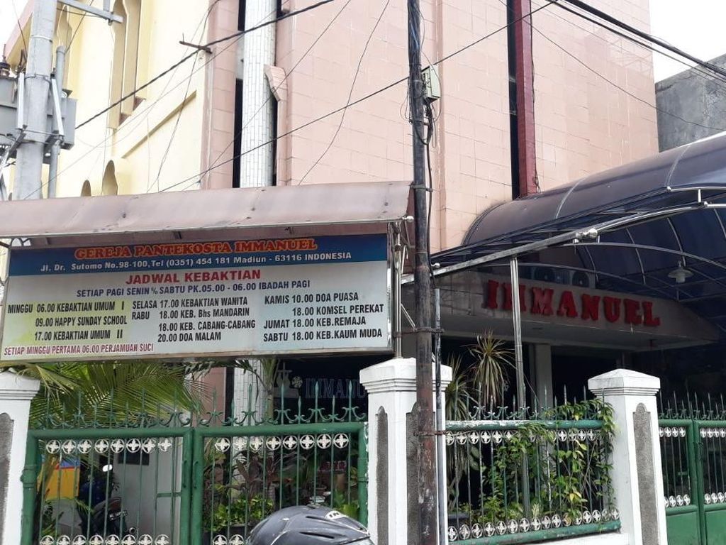 Terkait Orang Stres Masuk Gereja Madiun, Dua Orang Diperiksa Polisi Terkait Orang Stres Masuk Gereja Madiun, Dua Orang Diperiksa Polisi