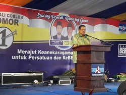 Ke Madiun, SBY Minta Warga Bersatu Menangkan Khofifah-Emil