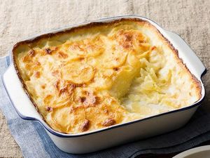 Ingin Bawa Scalloped Potatoes ke dalam Pesawat, Chrissy Teigen Deg-degan