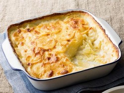 Ingin Bawa Scalloped Potatoes ke dalam Pesawat, Chrissy Teigen Deg-degan